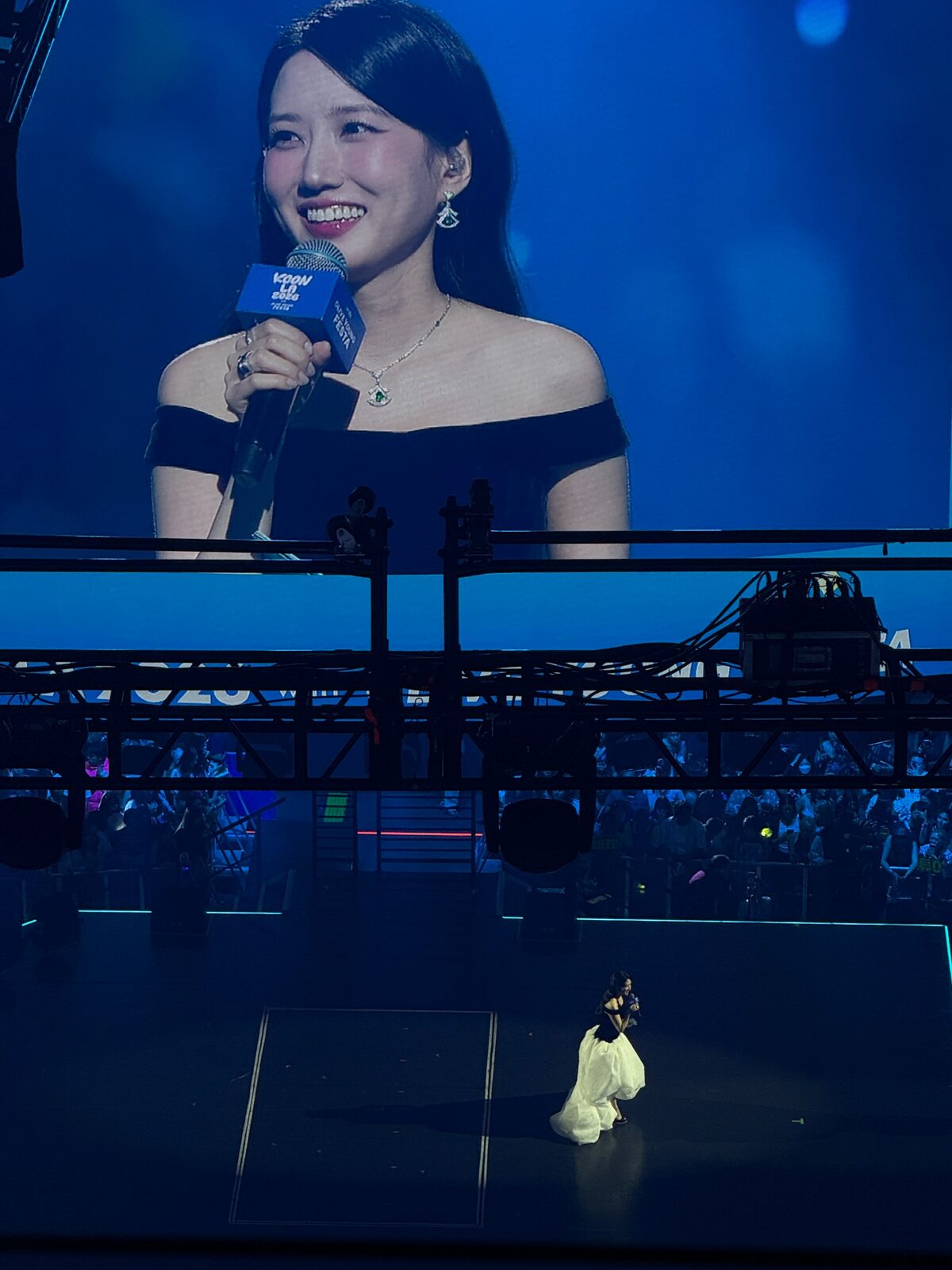 Kdrama actress Park Eunbin introduced the headliners.  We loved her in Extraordinary Attorney Woo and The Wonderfools