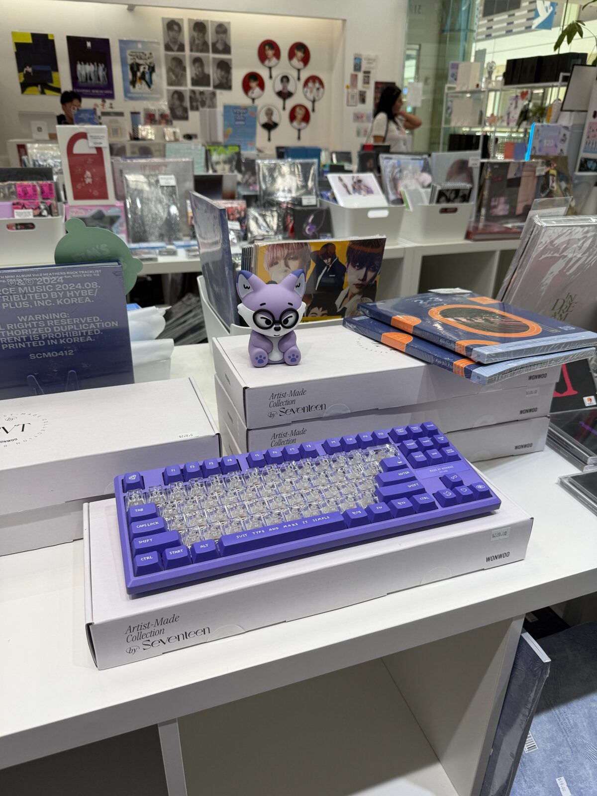So tempted by the Seventeen Wonwoo keyboard....