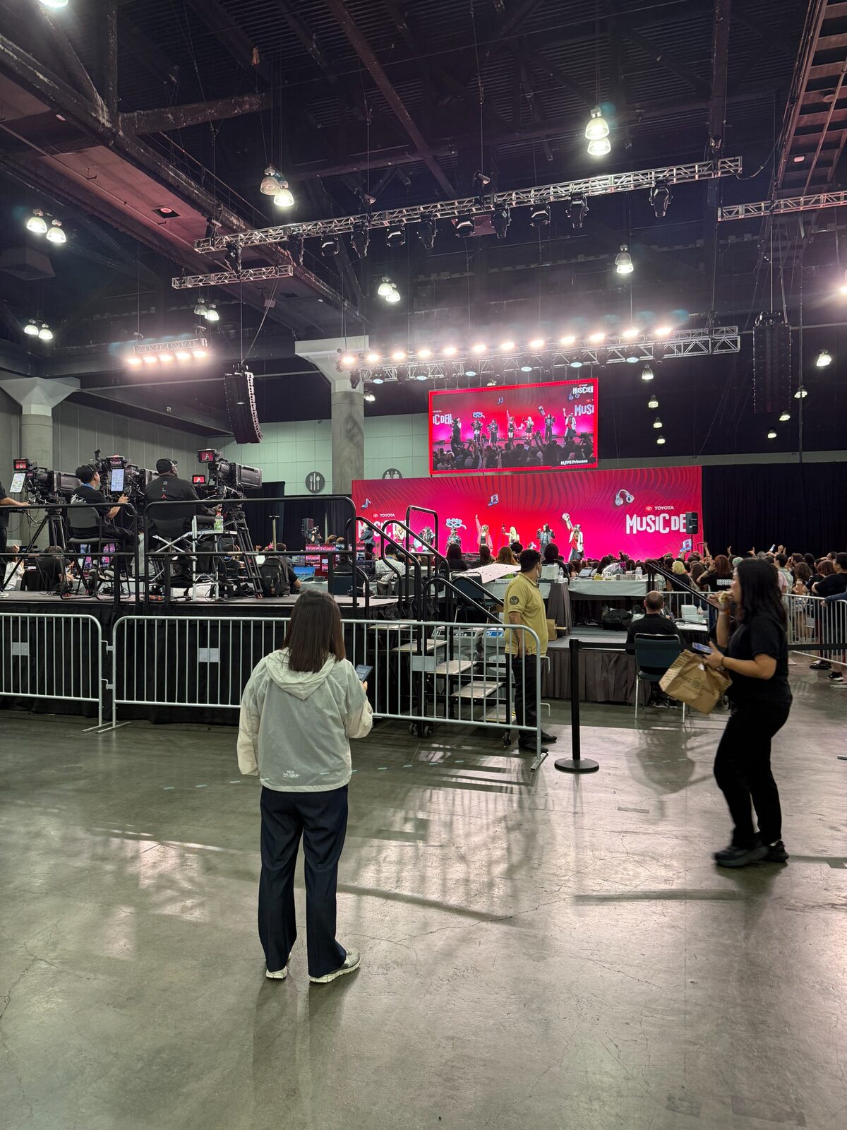 I did another lap around the con floor. It was pretty busy by this time.
